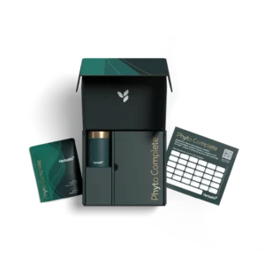 Caja abierta del Kit de inicio Phyto Complete de Herbalife con bote premium, sobre de cápsulas y tabla de progreso.